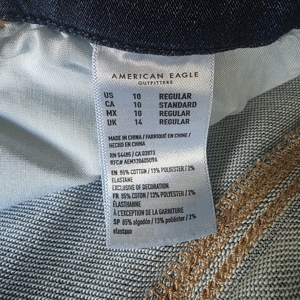 American Eagle Distressed Curvy Hi-Rise Jeggings - Picture 10 of 16